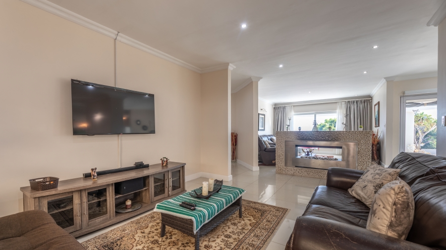 5 Bedroom Property for Sale in Plattekloof 2 Western Cape